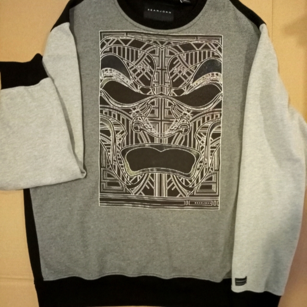 SEAN JOHN SWEAT SHIRT